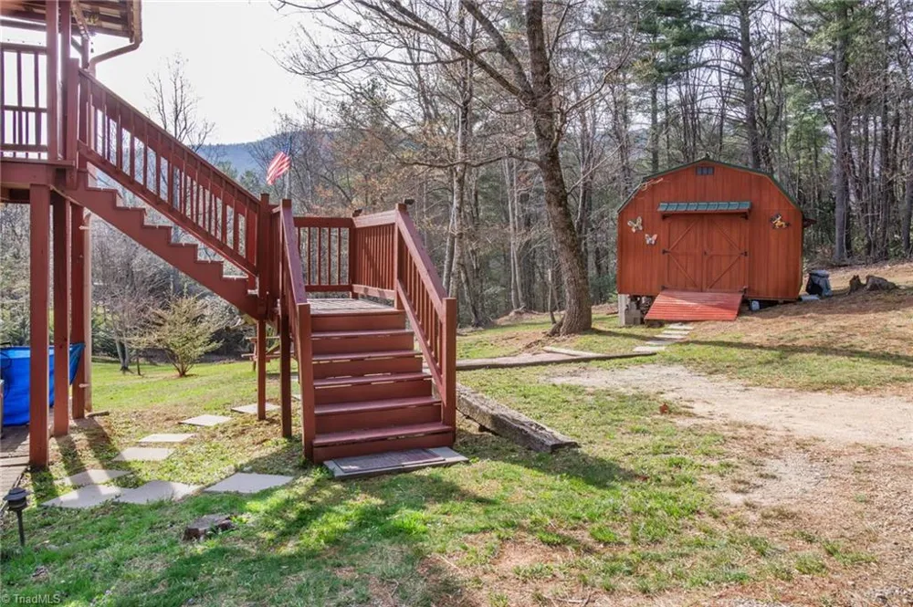 6414 Summit Road Purlear, NC 28665