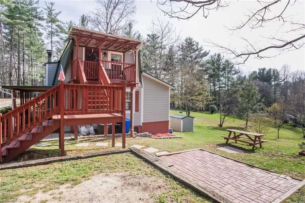 6414 Summit Road Purlear, NC 28665