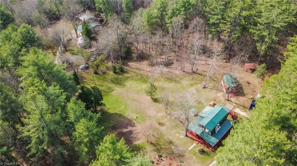 6414 Summit Road Purlear, NC 28665