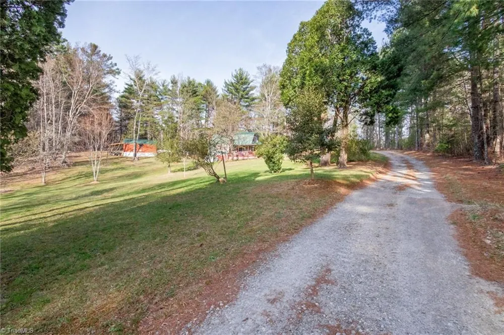 6414 Summit Road Purlear, NC 28665
