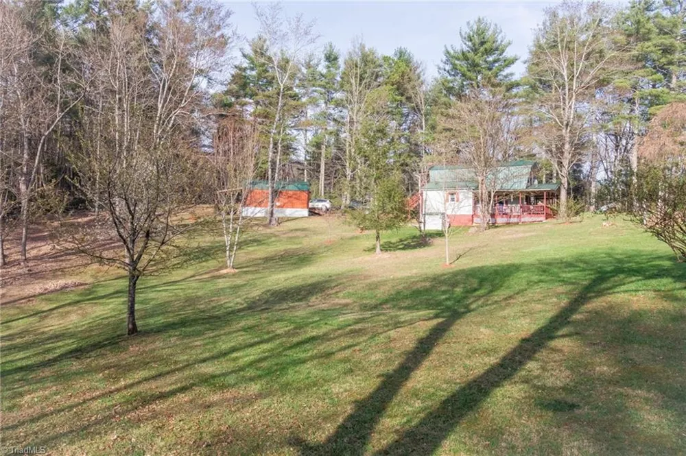 6414 Summit Road Purlear, NC 28665