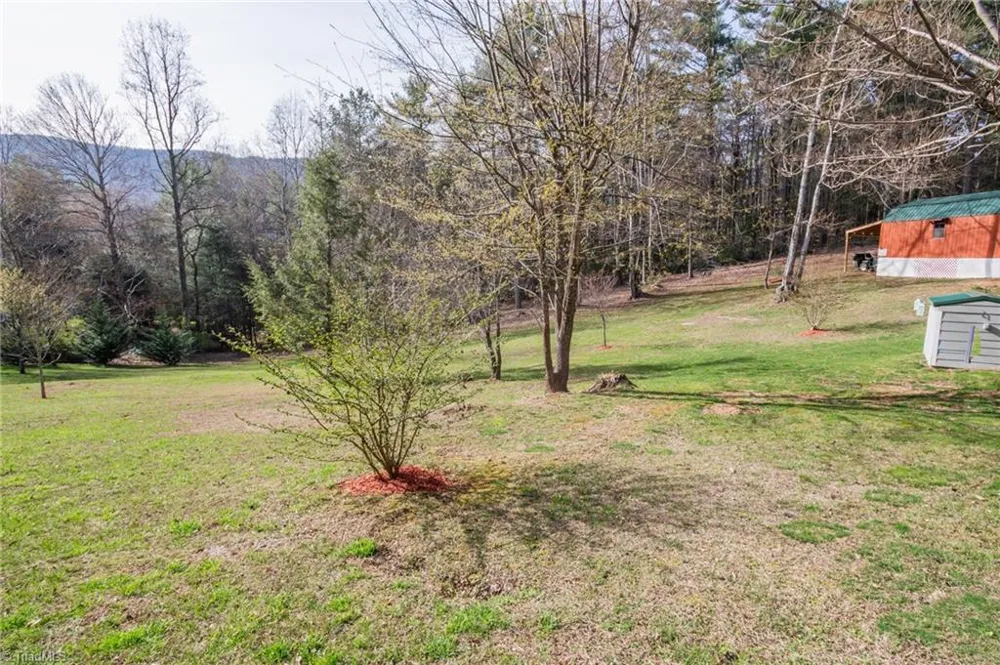6414 Summit Road Purlear, NC 28665