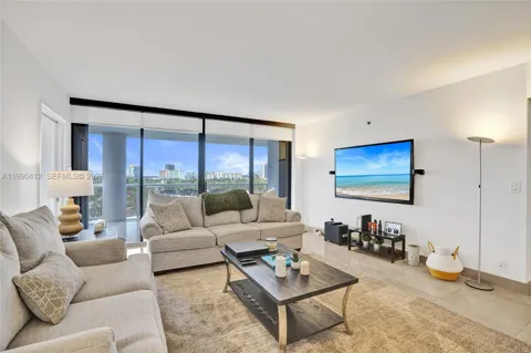 3598 Yacht Club Dr #702