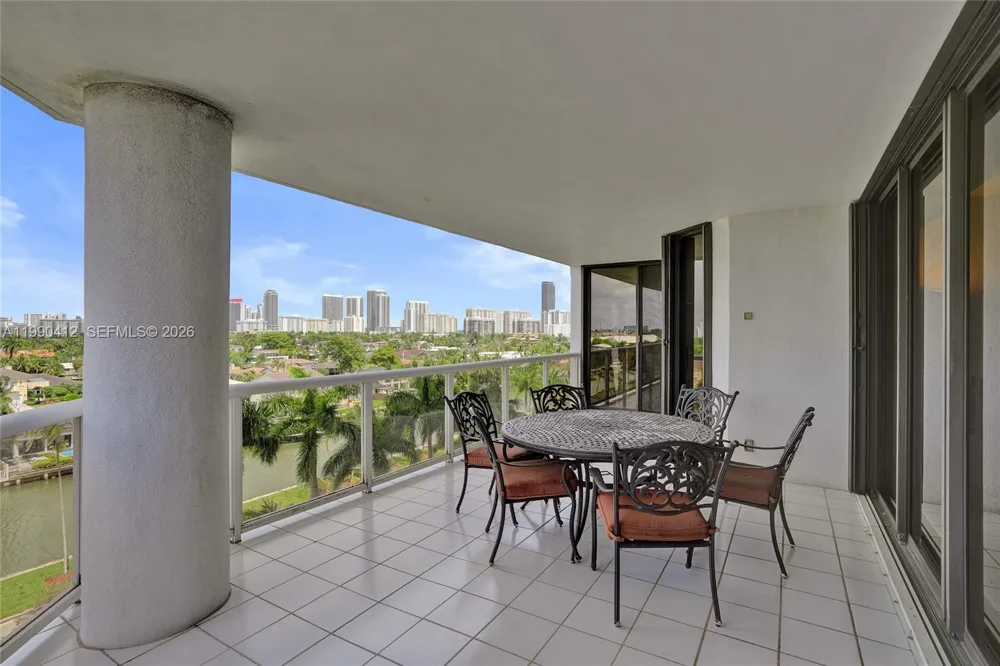 3598 Yacht Club Dr #702 Aventura, FL 33180