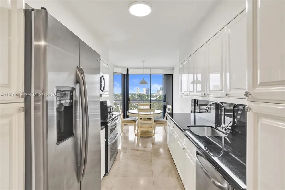 3598 Yacht Club Dr #702 Aventura, FL 33180