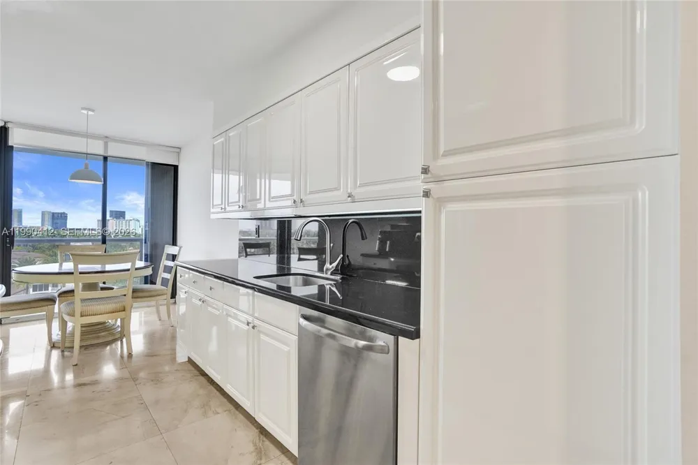 3598 Yacht Club Dr #702 Aventura, FL 33180