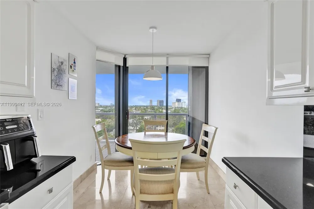 3598 Yacht Club Dr #702 Aventura, FL 33180