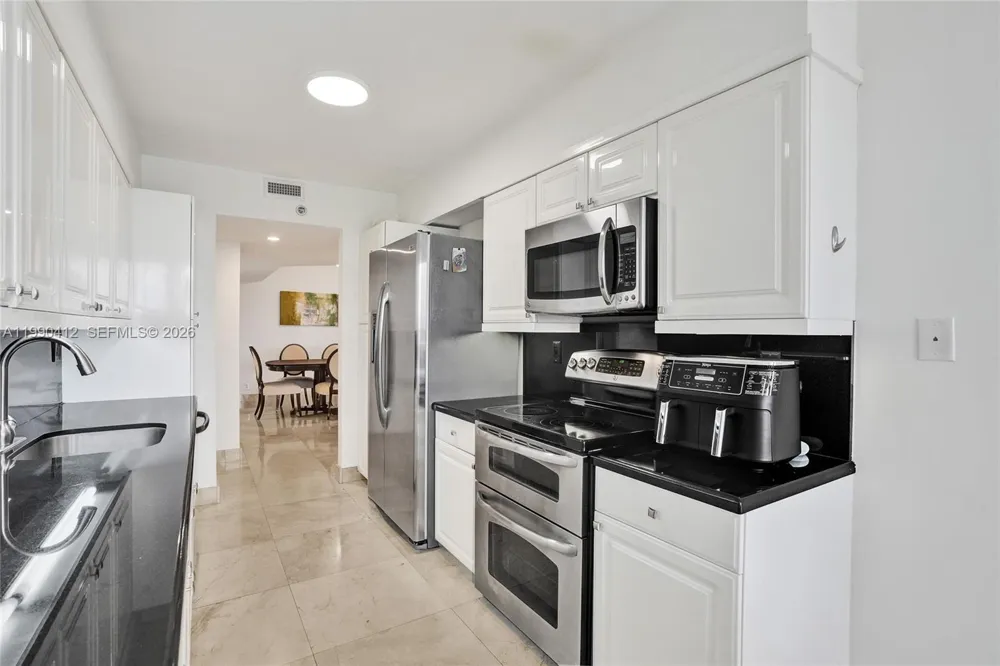 3598 Yacht Club Dr #702 Aventura, FL 33180