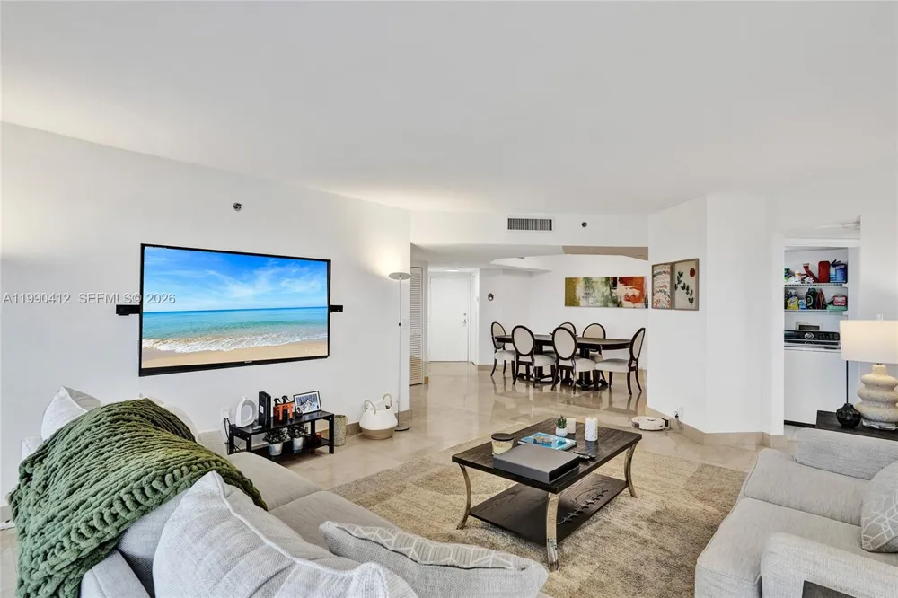 3598 Yacht Club Dr #702 Aventura, FL 33180
