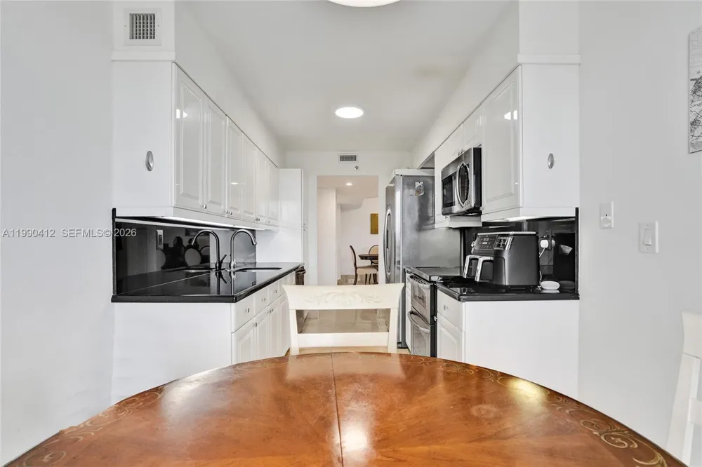 3598 Yacht Club Dr #702 Aventura, FL 33180