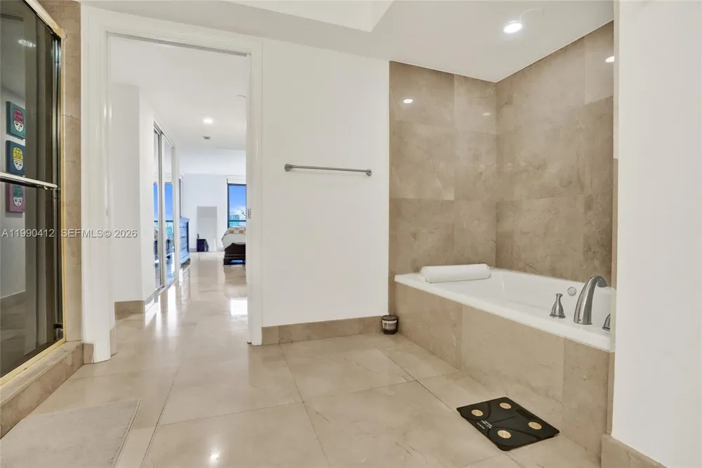3598 Yacht Club Dr #702 Aventura, FL 33180