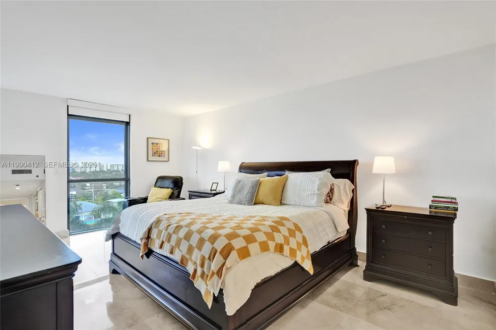 3598 Yacht Club Dr #702 Aventura, FL 33180