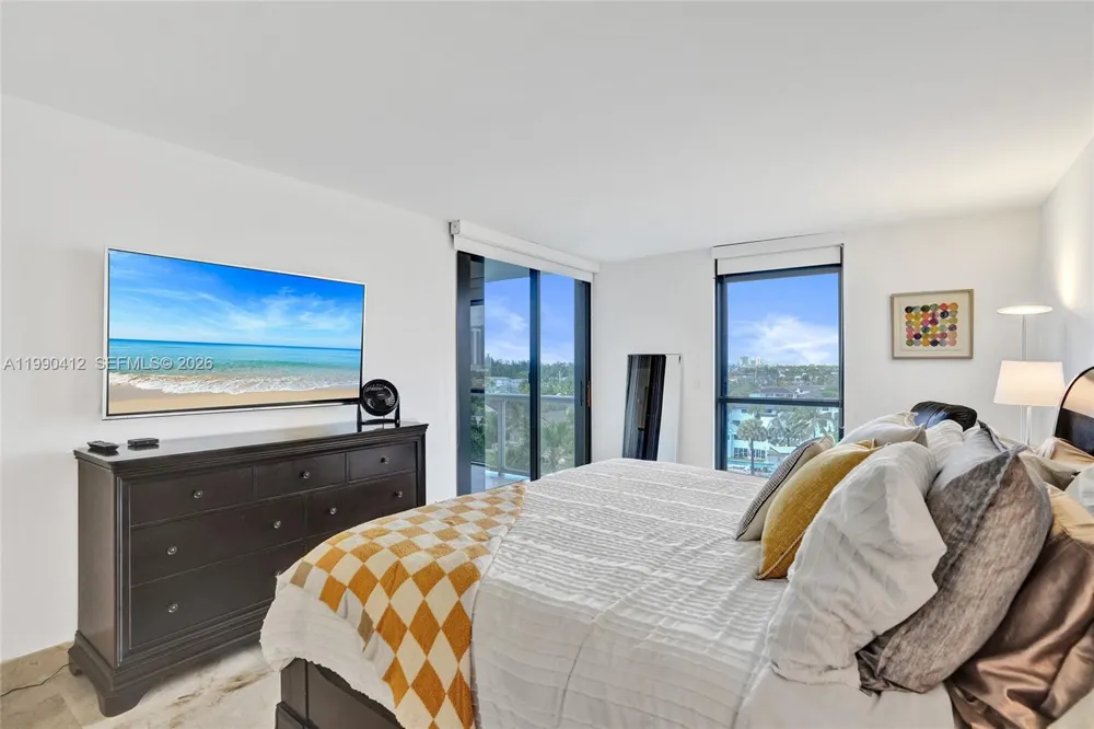 3598 Yacht Club Dr #702 Aventura, FL 33180