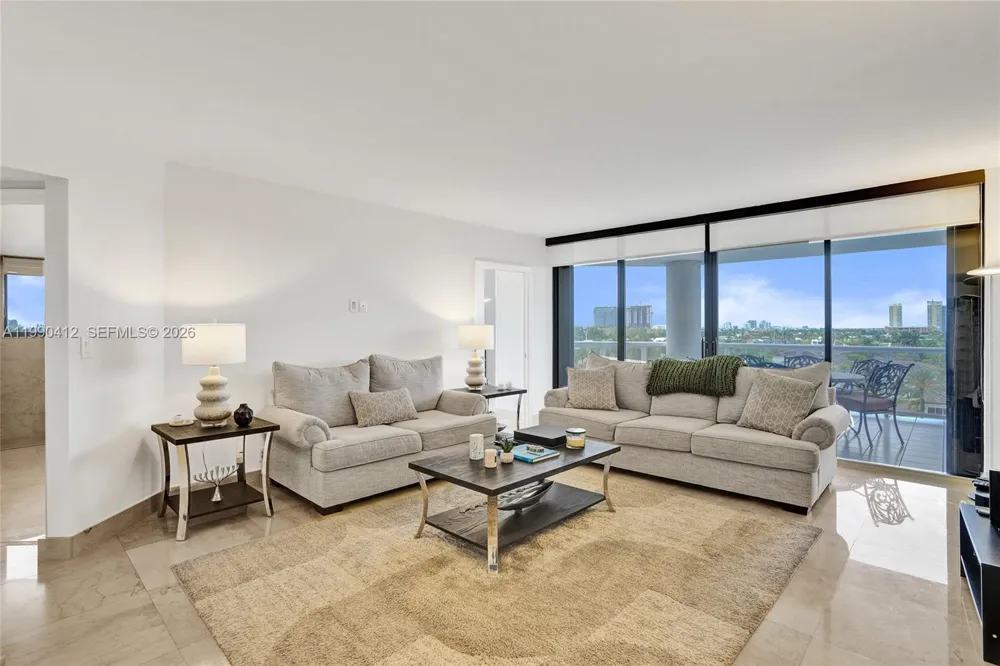 3598 Yacht Club Dr #702 Aventura, FL 33180