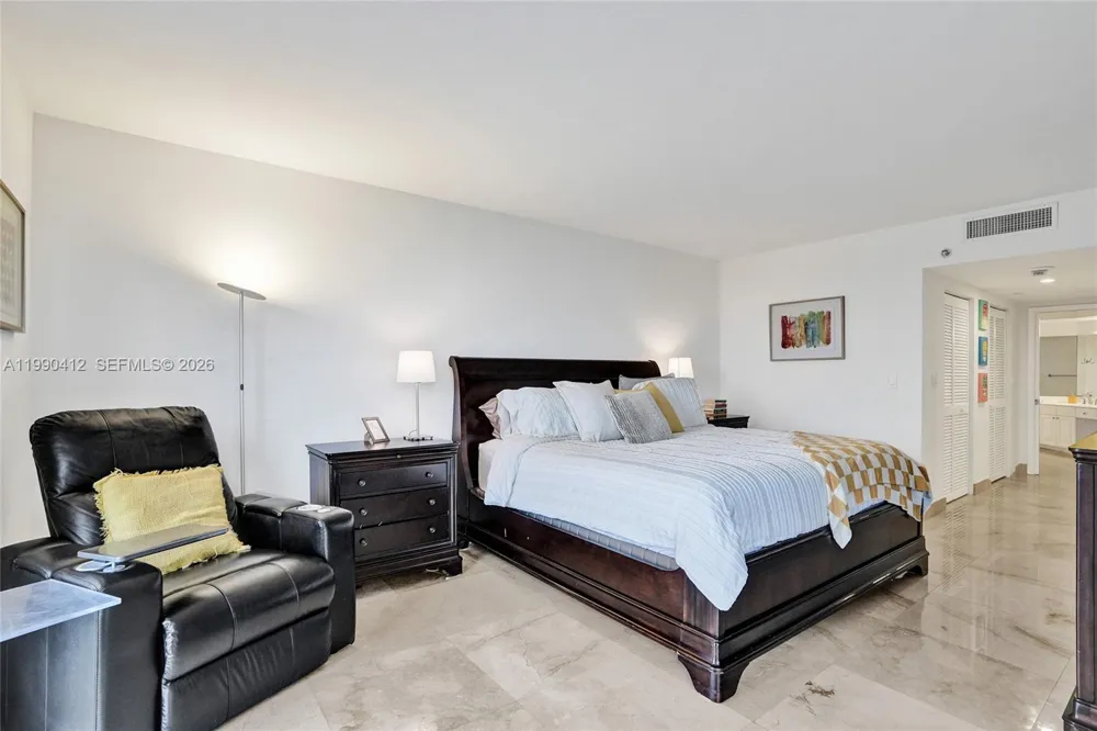 3598 Yacht Club Dr #702 Aventura, FL 33180