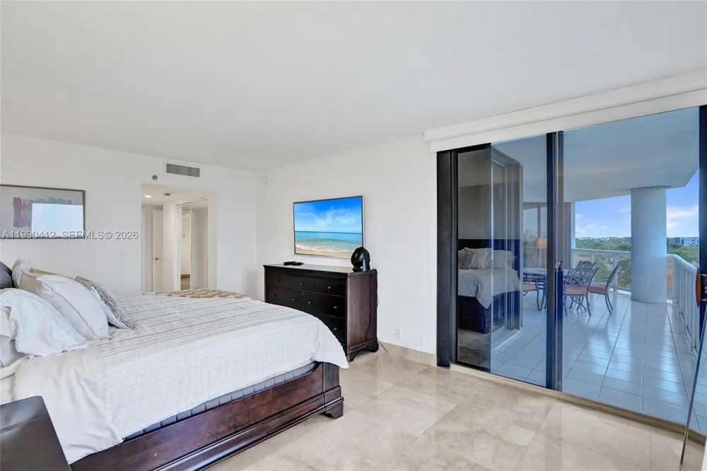 3598 Yacht Club Dr #702 Aventura, FL 33180