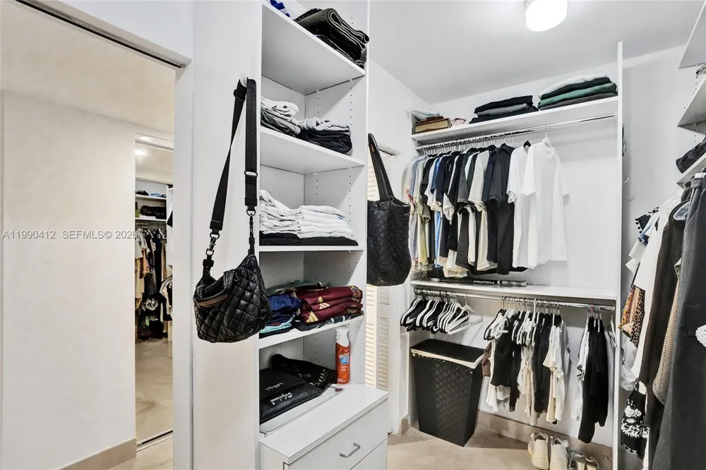 3598 Yacht Club Dr #702 Aventura, FL 33180
