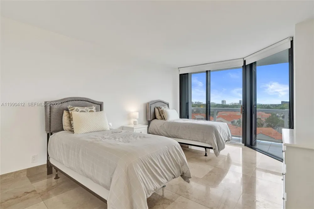 3598 Yacht Club Dr #702 Aventura, FL 33180