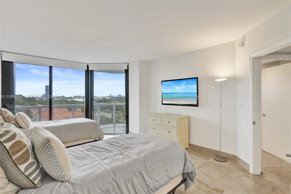 3598 Yacht Club Dr #702 Aventura, FL 33180