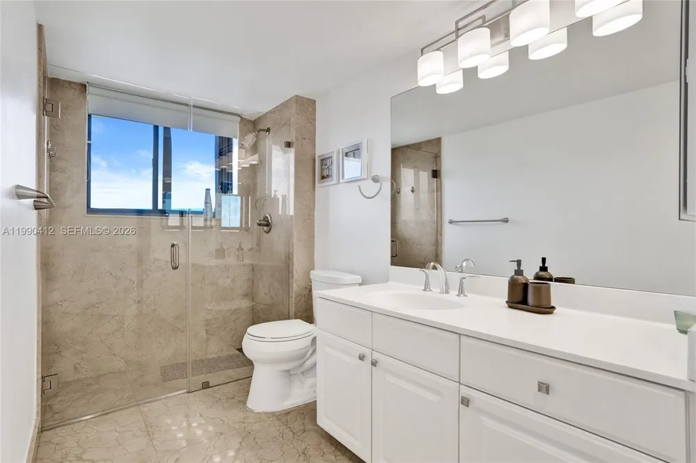 3598 Yacht Club Dr #702 Aventura, FL 33180