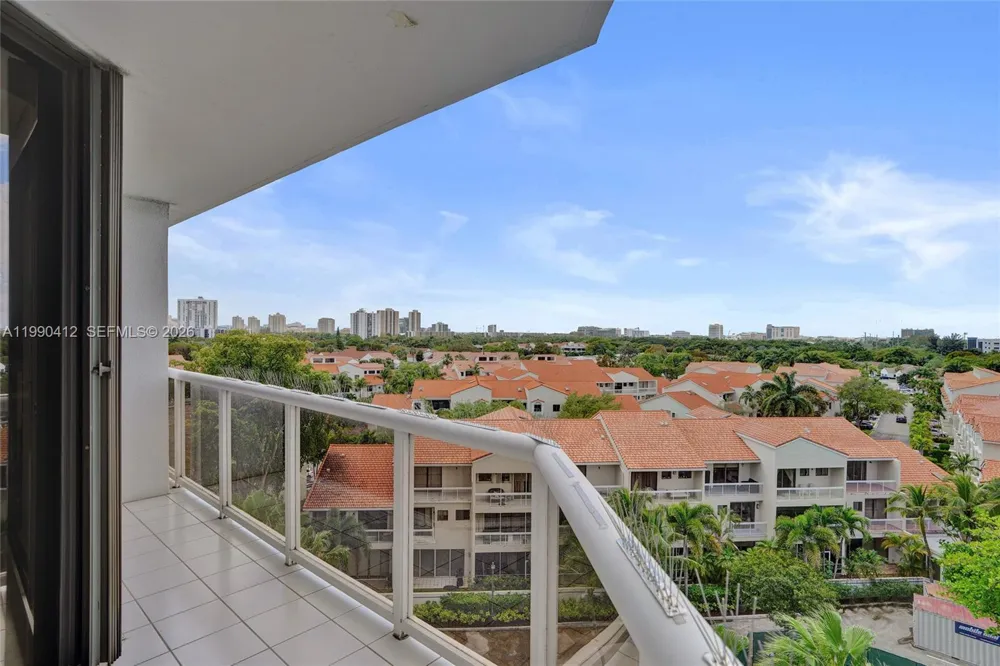 3598 Yacht Club Dr #702 Aventura, FL 33180