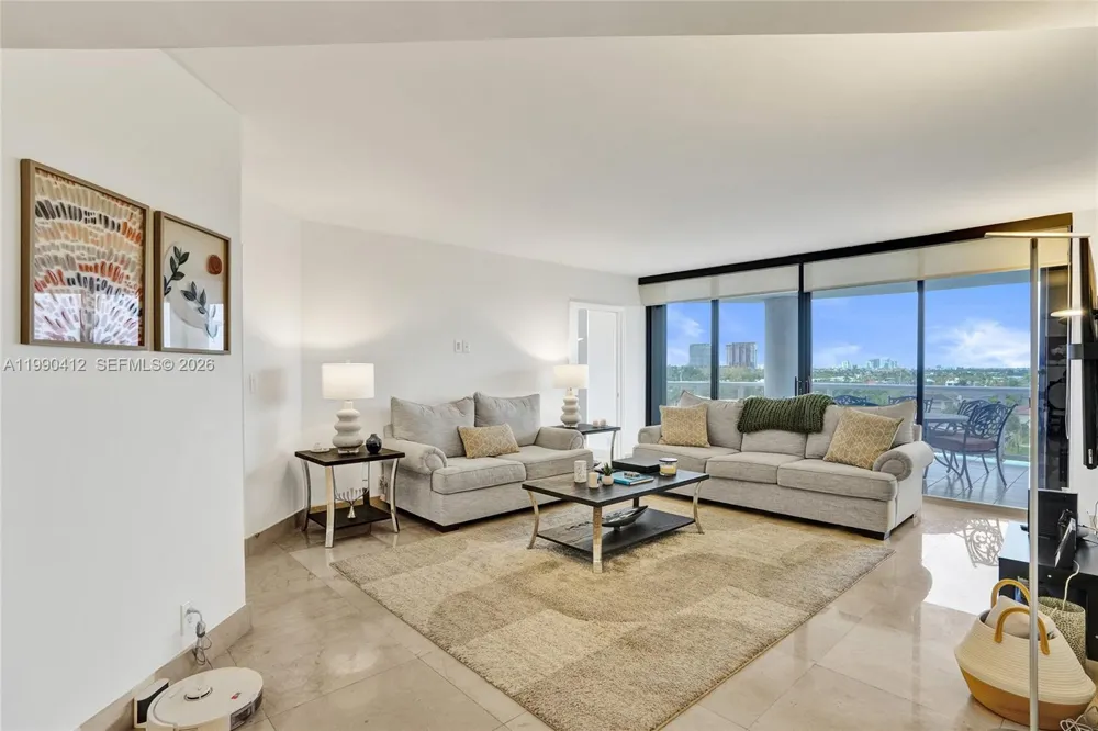 3598 Yacht Club Dr #702 Aventura, FL 33180