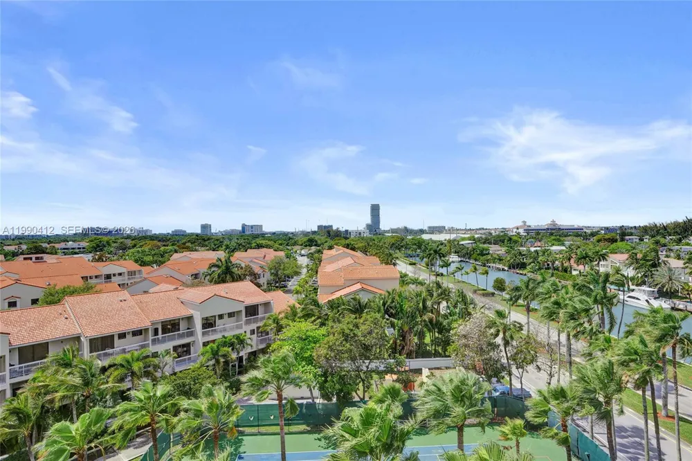 3598 Yacht Club Dr #702 Aventura, FL 33180