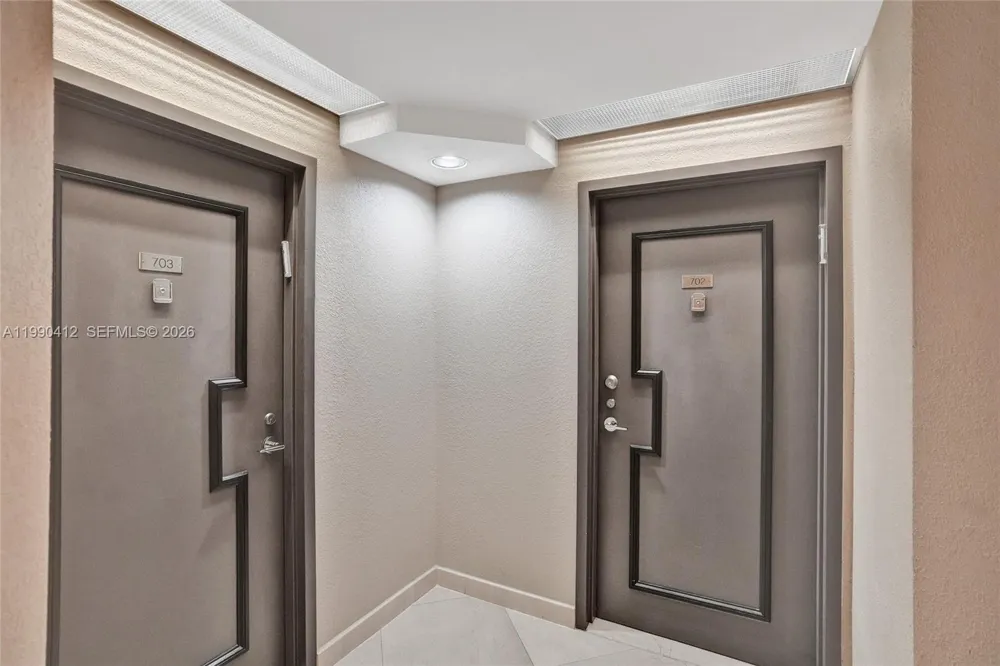 3598 Yacht Club Dr #702 Aventura, FL 33180