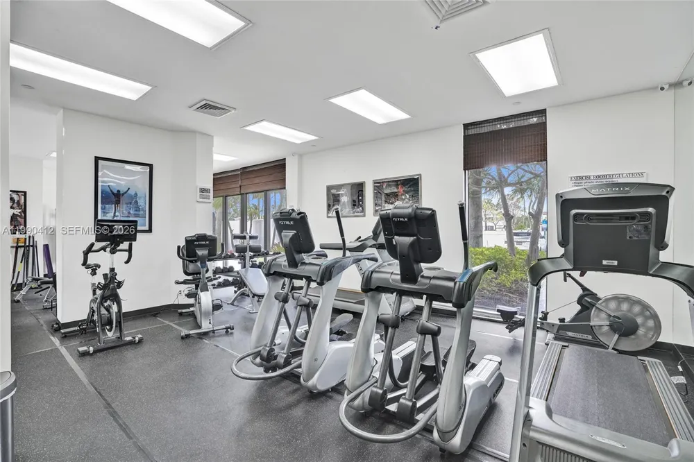 3598 Yacht Club Dr #702 Aventura, FL 33180