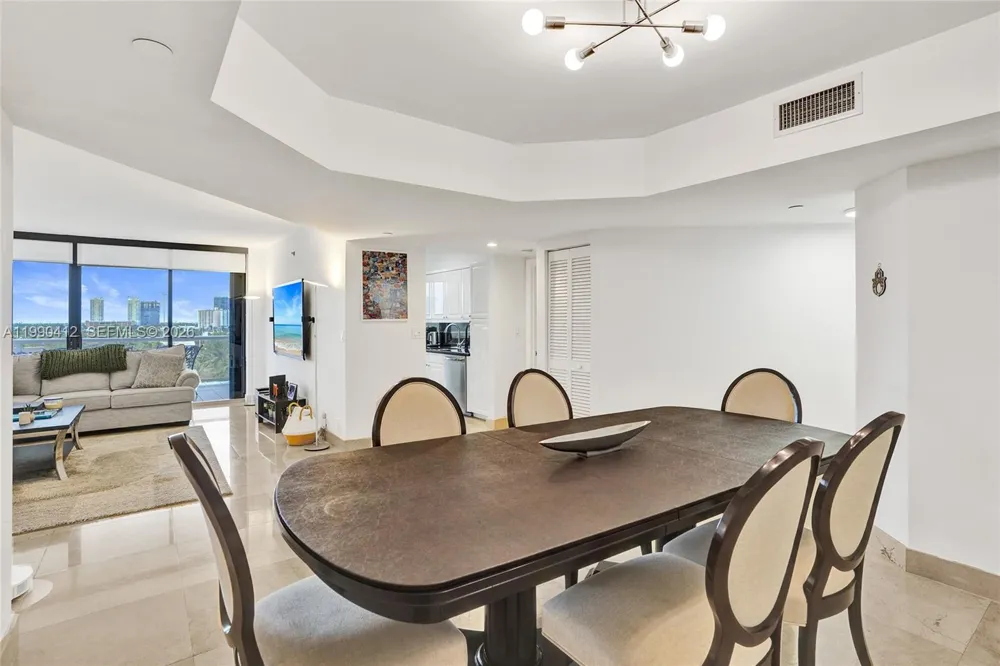 3598 Yacht Club Dr #702 Aventura, FL 33180