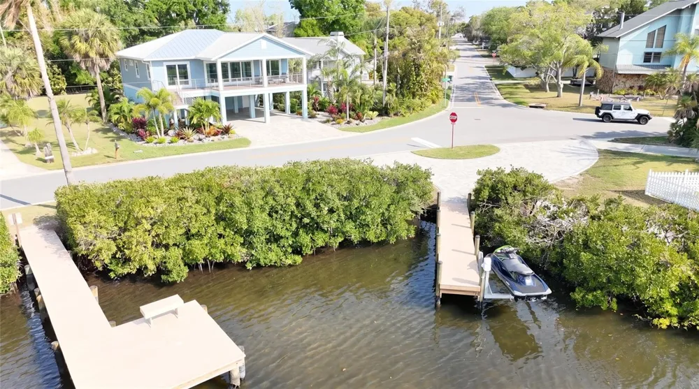 231 LAGOON DRIVE Palm Harbor, FL 34683