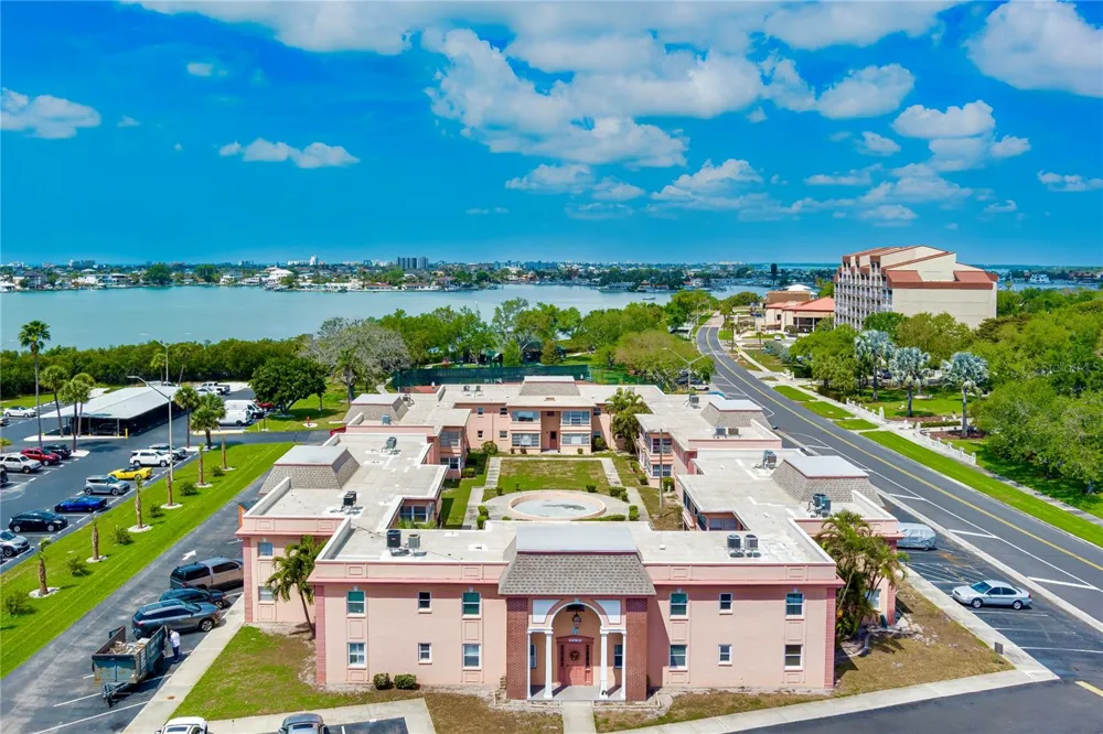 7001 PLACE DE LA PAIX #2A South Pasadena, FL 33707
