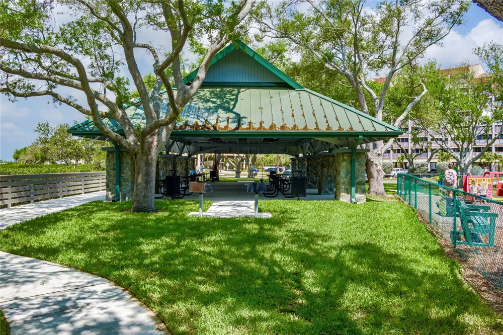 7001 PLACE DE LA PAIX #2A South Pasadena, FL 33707