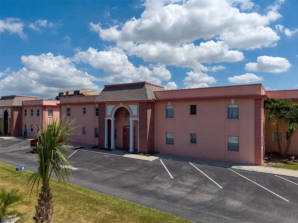 7001 PLACE DE LA PAIX #2A South Pasadena, FL 33707