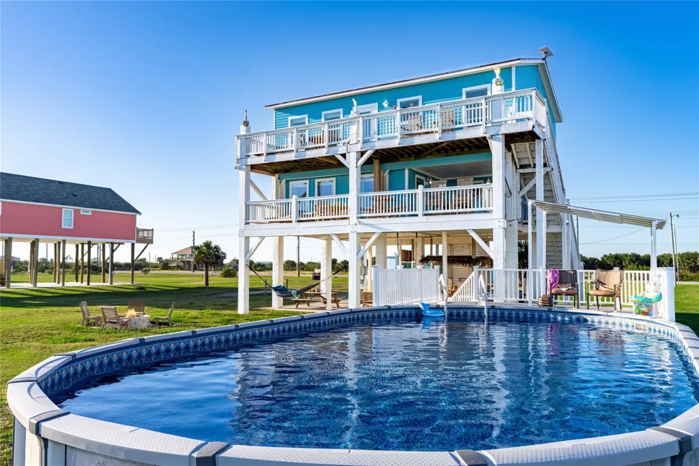 986 Edson Drive Gilchrist, TX 77617