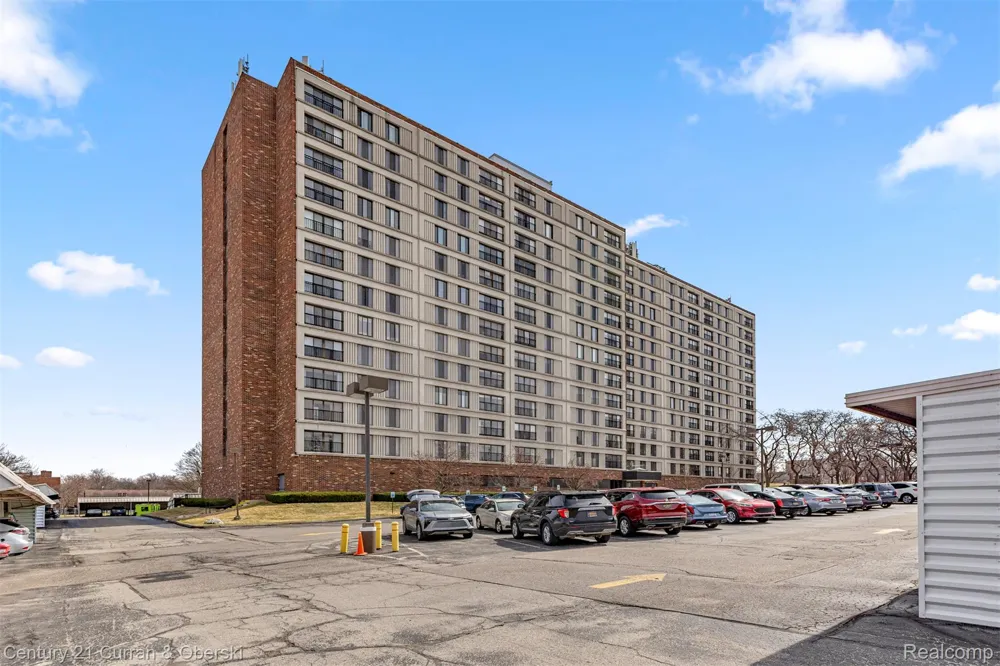 21800 Morley Avenue #618 Dearborn City, MI 48124