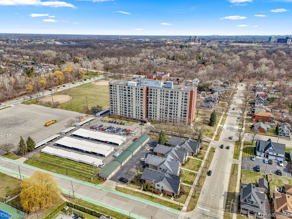 21800 Morley Avenue #618 Dearborn City, MI 48124