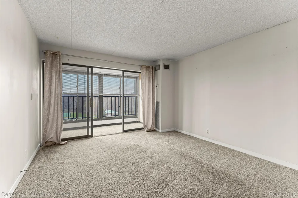 21800 Morley Avenue #618 Dearborn City, MI 48124