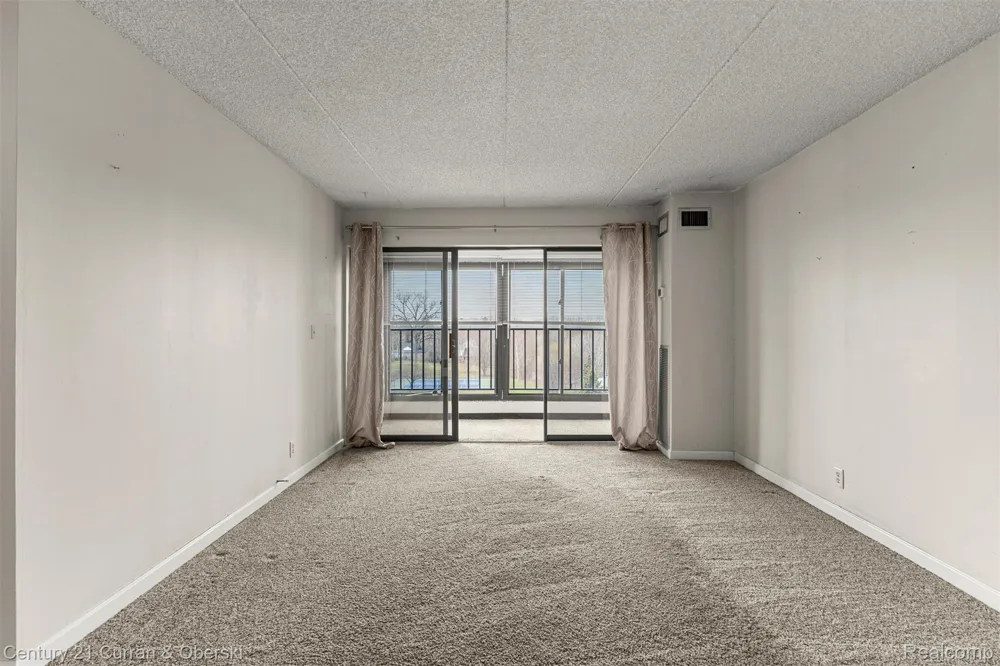 21800 Morley Avenue #618 Dearborn City, MI 48124