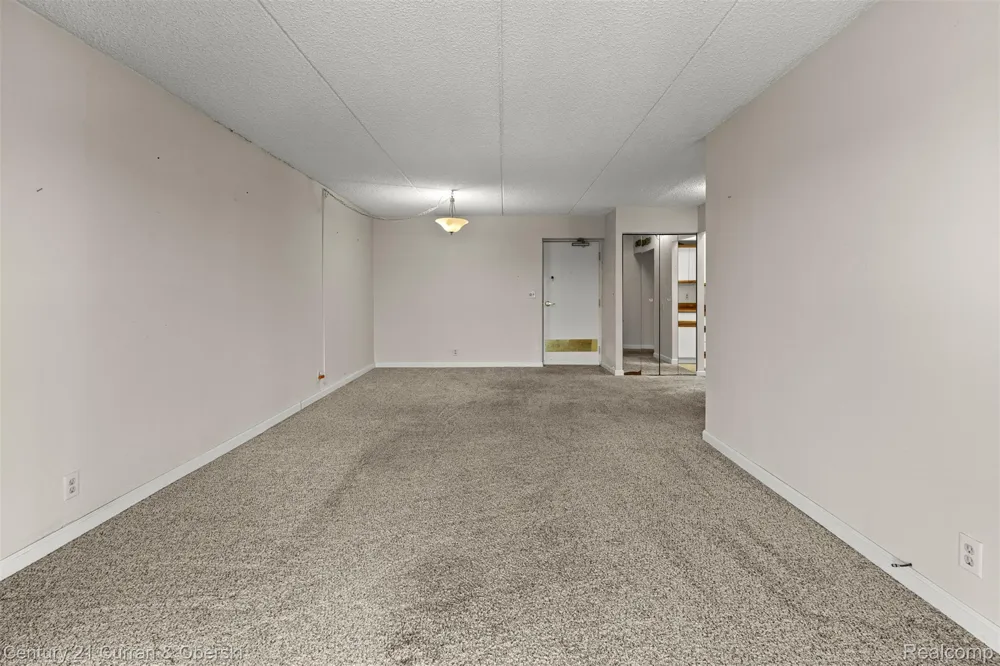 21800 Morley Avenue #618 Dearborn City, MI 48124
