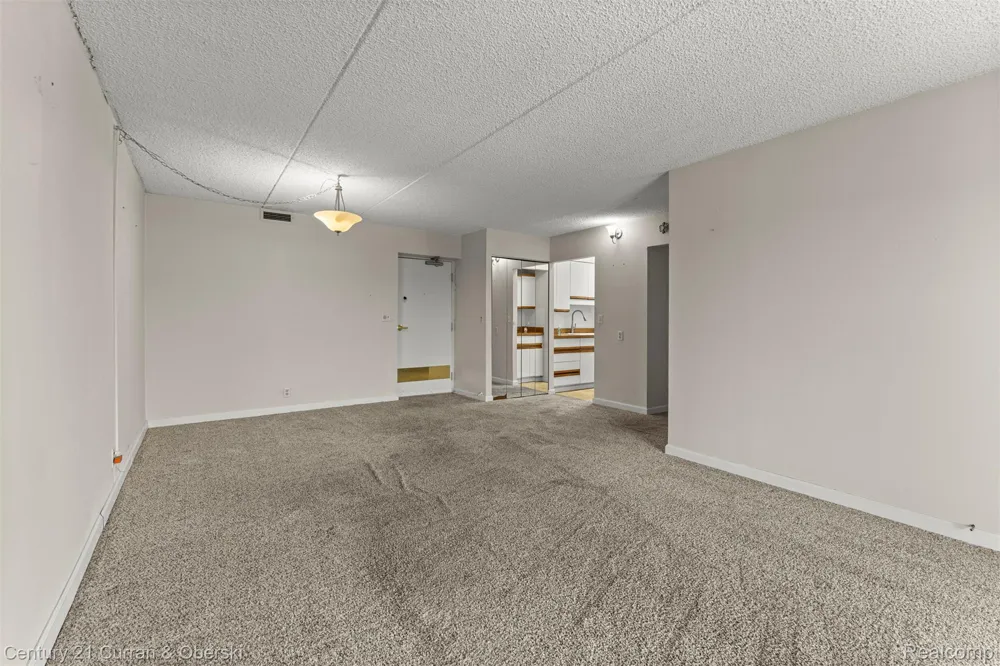21800 Morley Avenue #618 Dearborn City, MI 48124