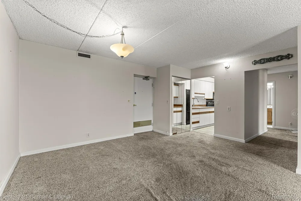 21800 Morley Avenue #618 Dearborn City, MI 48124