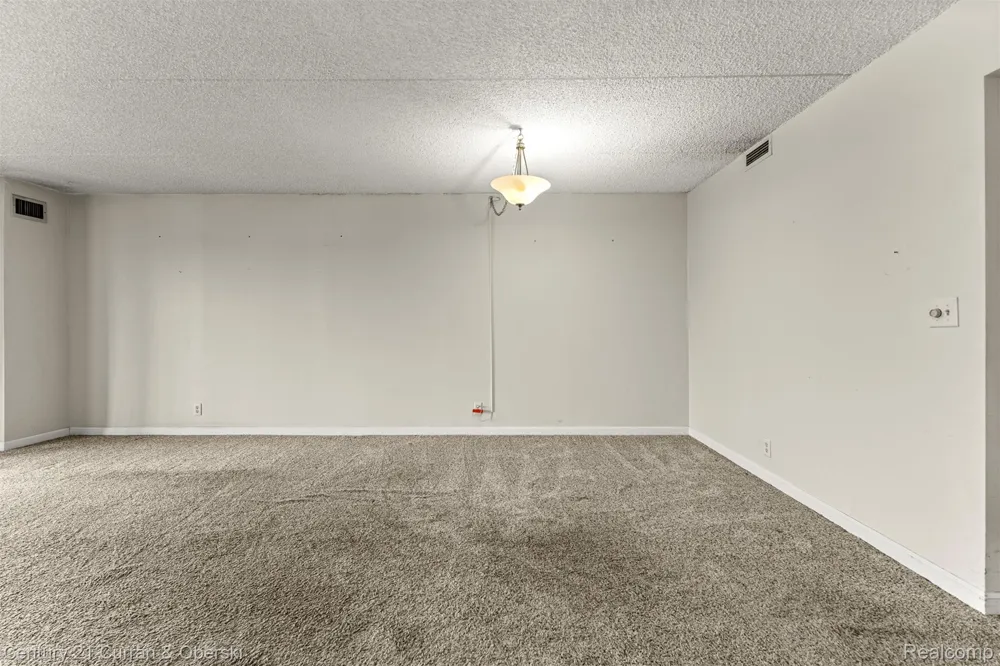 21800 Morley Avenue #618 Dearborn City, MI 48124