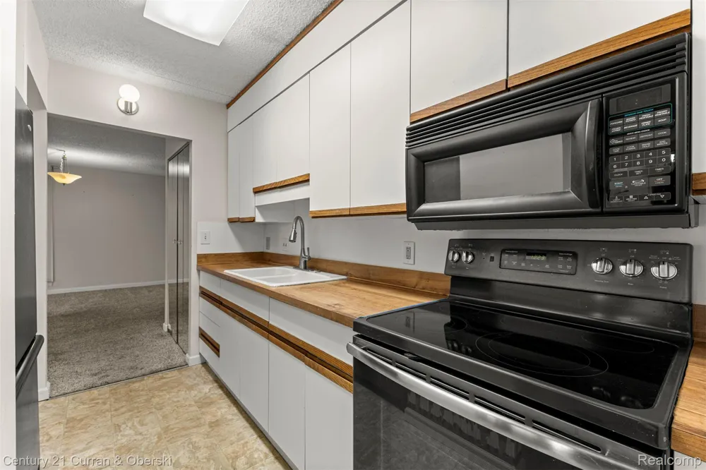21800 Morley Avenue #618 Dearborn City, MI 48124