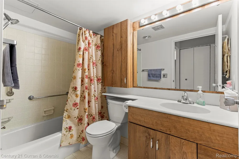 21800 Morley Avenue #618 Dearborn City, MI 48124
