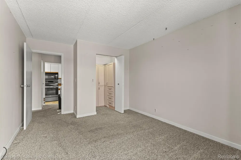 21800 Morley Avenue #618 Dearborn City, MI 48124