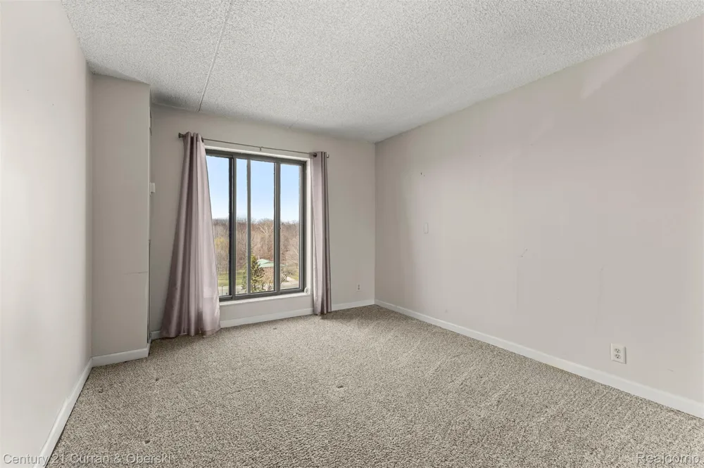 21800 Morley Avenue #618 Dearborn City, MI 48124