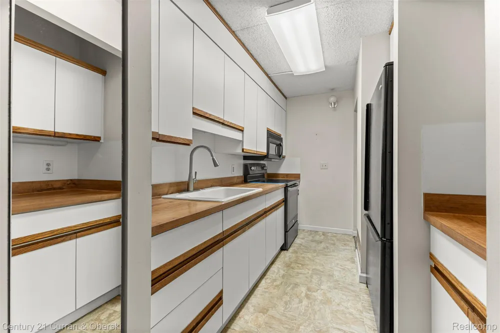 21800 Morley Avenue #618 Dearborn City, MI 48124
