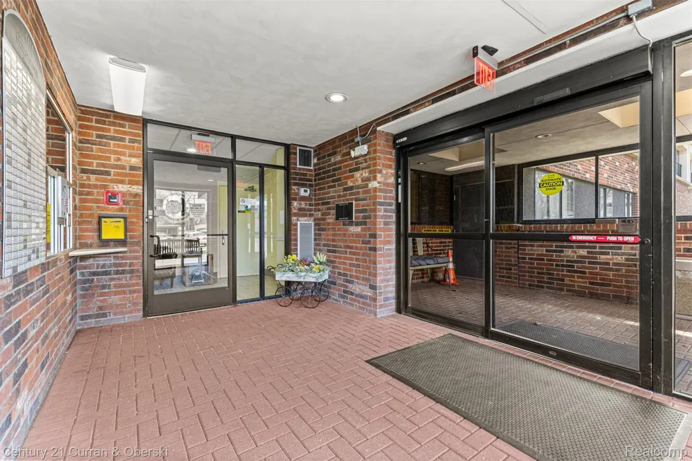 21800 Morley Avenue #618 Dearborn City, MI 48124