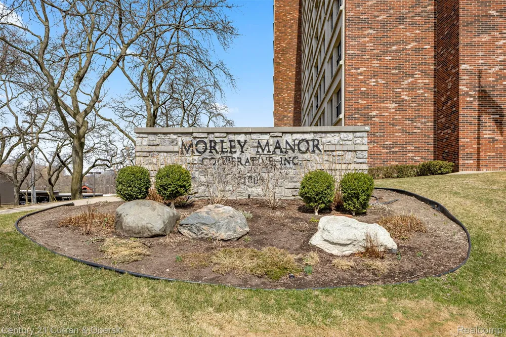 21800 Morley Avenue #618 Dearborn City, MI 48124